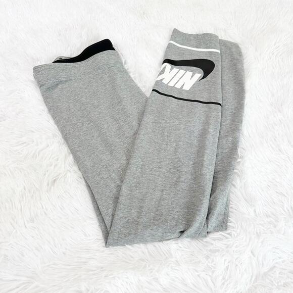Nike Women’s Gray Leggings Medium Logo Athletic Activewear Pants - Picture 1 of 4